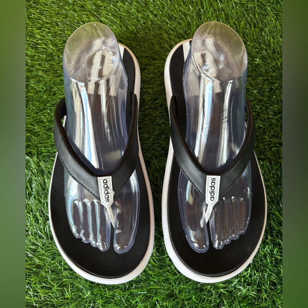 adidas Women’s Adilette Comfort Flip-Flops/Size: 10/Colors: Black and White/VGC